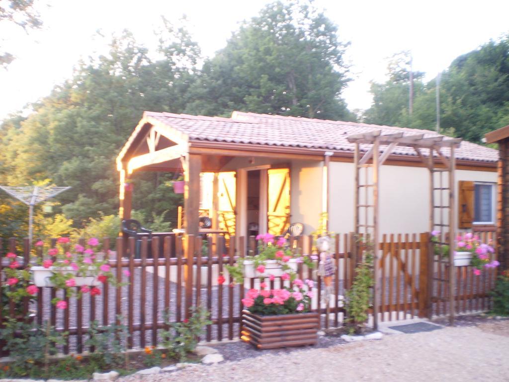 Gîte les Roziers Montmurat Zimmer foto