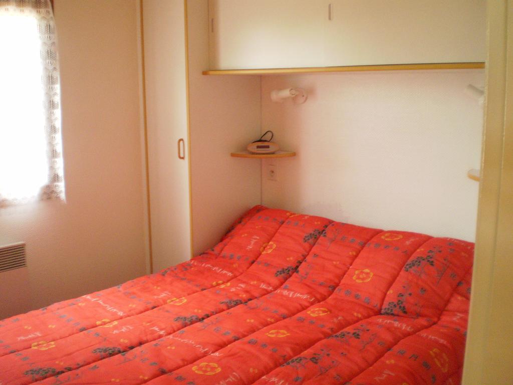 Gîte les Roziers Montmurat Zimmer foto